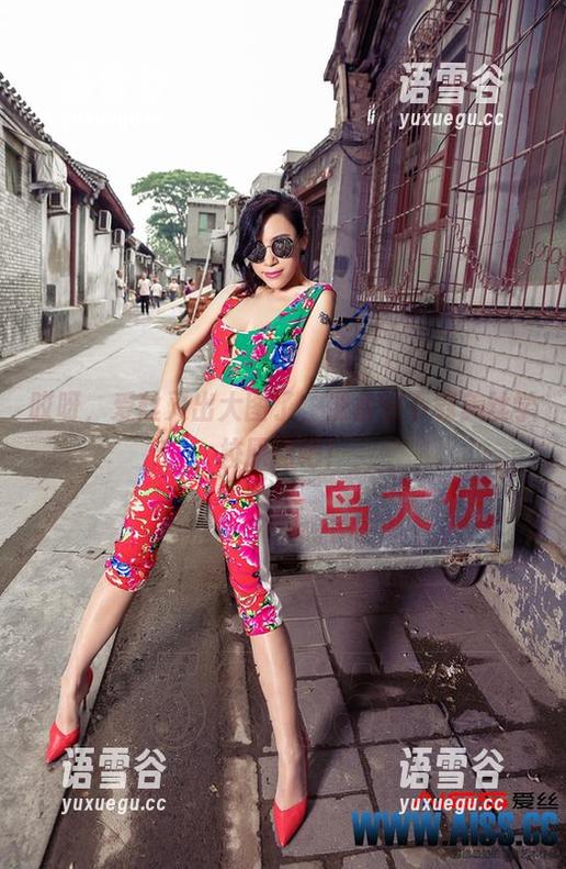 哎呀，爱丝又出大图了，准备好下载美丝学校原图吧！