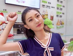 AISS爱丝(黄金版) – 逛街时的亚美依，竟然有无圣光图片的小历史！