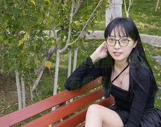 BoBoSocks袜啵啵 – 最新的奶油作品集油亮黑，运动的身姿和亮黑的色调，混搭得很是有趣啊！