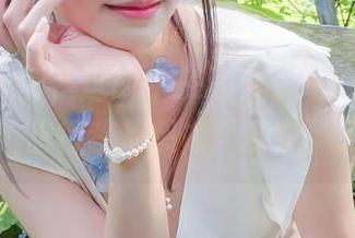 Eeeeeey，这ElyEE子甜心写真之原图，甜得我都想做“糖衣”了
