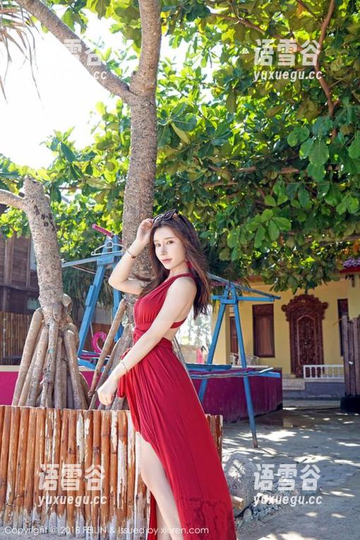Feilin嗲囡囡 - 向贾诗晗致敬，她的吊带作品集更新总是让人捧腹，不愧是夏日的清风。