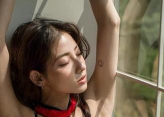 Hah！G.su(全智秀)的LEEHEEEXPRESS-LEBE合集上线，图片里的小细节是不是很‘迷’？