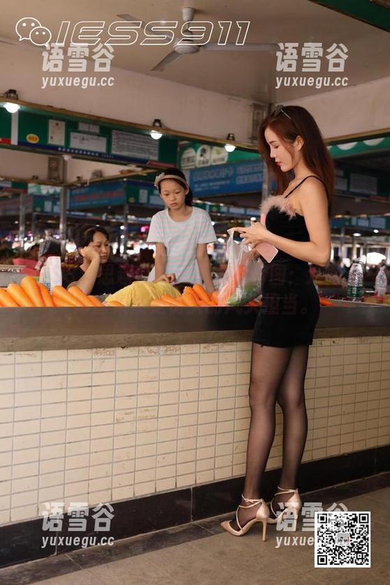 IESS异思趣向 - 云芝私拍套图：这两个闺蜜果然是街头的风头担当。
