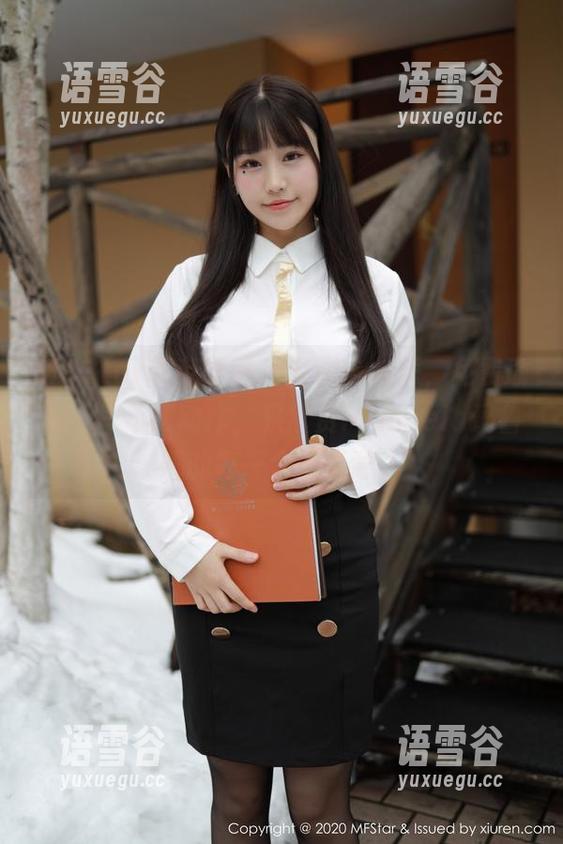 MFStar模范学院 - 套图丰收季，免费瑜伽——不练动作，只欣赏Manuela玛鲁娜的每一个不经意。