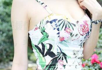 MyGirl美媛馆 – 小海臀rena带你“旅拍”，美图里满满的自信！