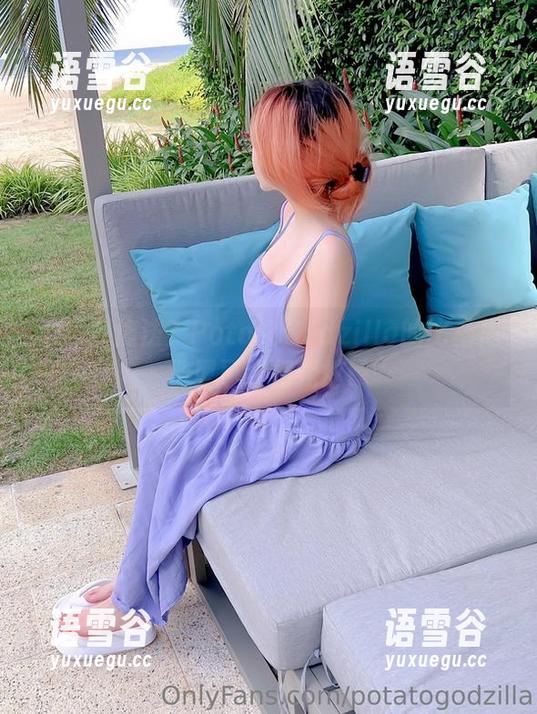 谁需要魔法？PotatoGodzilla的比基尼造型已经把我炫晕