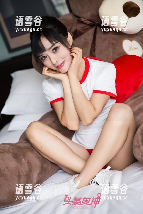 TouTiao头条女神 - 用毛衣编织的梦：JennyR的高清写真时光