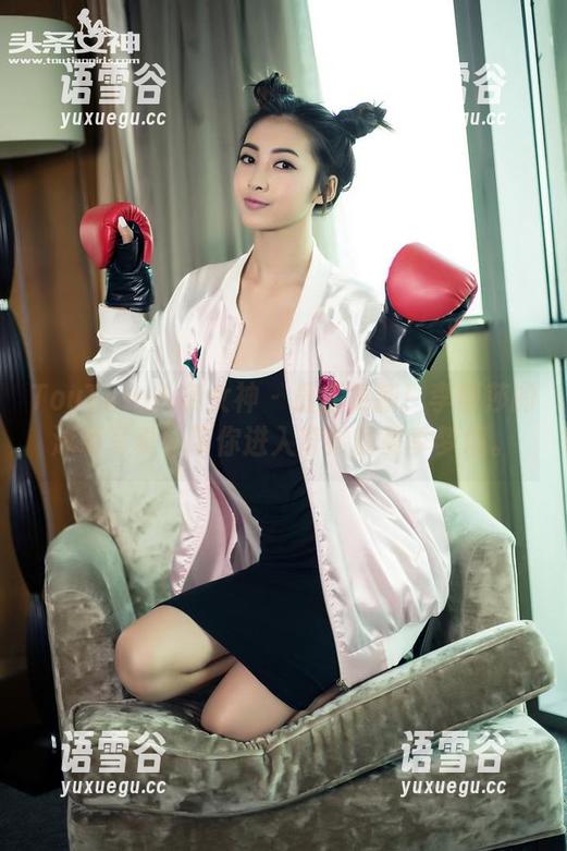 TouTiao头条女神-李丽莎 TouTiao头条女神 - 最新更新!李丽莎的泳装写真,带你进入奇妙的夏季梦境。