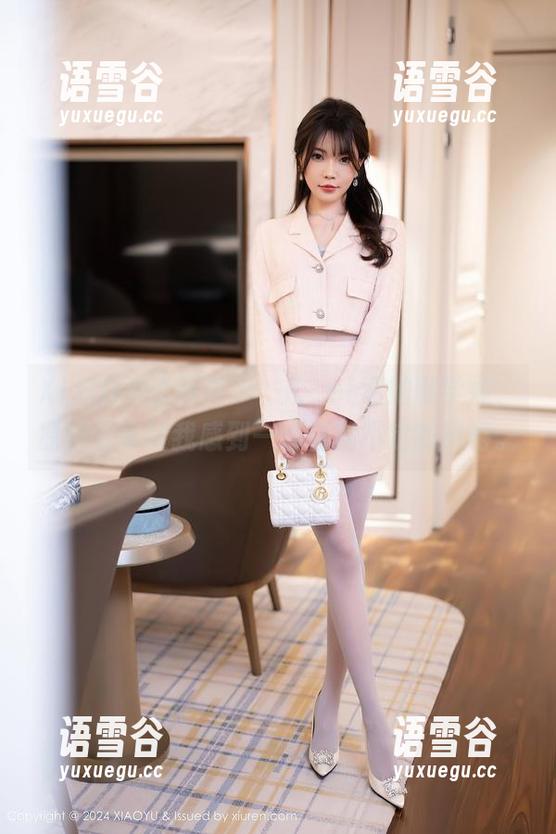 XIAOYU语画界 - 玥儿玥er和她那学妹，原图分享让我感到一点摇摆不定的风格。