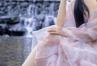 Xiuren秀人网 – 周波儿：高清写真中的居家小剧场，不见不散