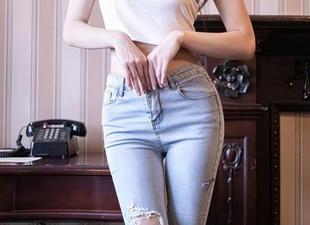 Xiuren秀人网 – 作品里的李丽莎：职业装，时髦与感性不期而遇