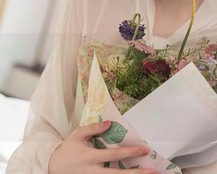 Xiuren秀人网 – 遇见杨欣欣的圣诞图，我现在在想…极简风和闪烁的灯光的搭配，能有哪个不尬？