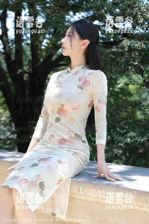 Xiuren秀人网 - 职业装全套？鹿小茜说：工作不只是为了赚工资，还要让自己好看！