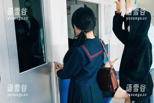 Zia(지아)的婚纱写真，照片对着镜子的时候我突然想到炸鸡…