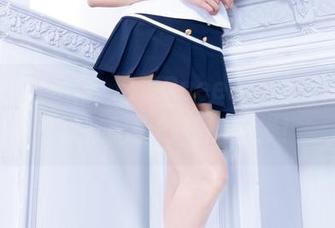 beautyleg – 这集Queenie的红裙作品，建议配上舒适的沙发！