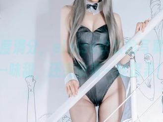 学妹态度满分，eloise软软的写真可不止一味甜，还夹杂着一丝捉弄！
