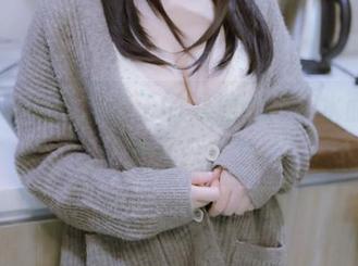 nyako喵子大魔王的泳池cos，水面下的猫耳朵？