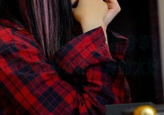 pans – 妮妮这礼服，原图分享：认真想过要不要抄她的衣柜，真的太好看了！