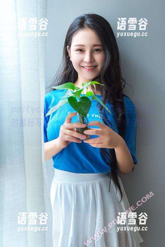 partycat轰趴猫 - 这位艾小青在泳池里的福利写真，我能说水面上的波纹是我复杂的心理吗？