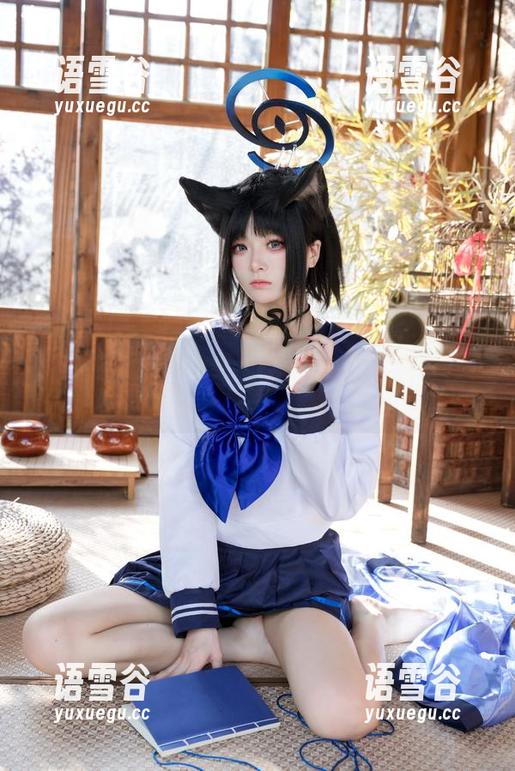 谁能拒绝九柒喵的笑面教授？OL制服福利写真实力吸睛。