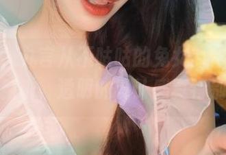 看这里，九言从不咕咕的兔女郎作品集又更新啦，透明的设计感真特别！