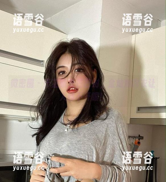 微密圈 - 于芷晴光芒四射，金灿灿内衣让人移不开眼！