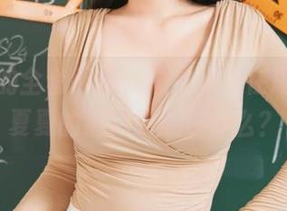 图片中的全套网袜，总是让我在思考：你夏夏的选择到底是什么？