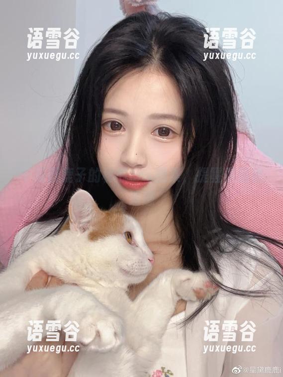 千反田鹿子的秘书cos图集，提醒你别被迷惑