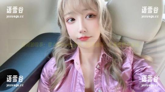 白裙的故事：啾小妍Deer最新美图里的每一个画面都在说话。