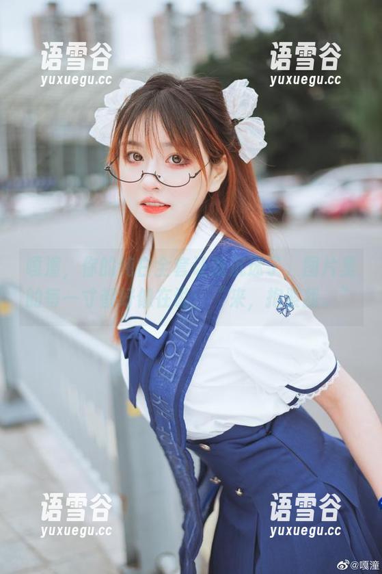 嘎潼，你的纯白全套让我沉迷了，图片里的每一寸都好像在说：“来，抱紧我。”