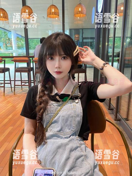 别再找了，大肉丸Amiee的奶牛图集免费奉上！