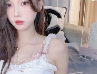 白开水毛衣定制版，小小奶瓶儿搭配发型，高清照片里的她自信满满！