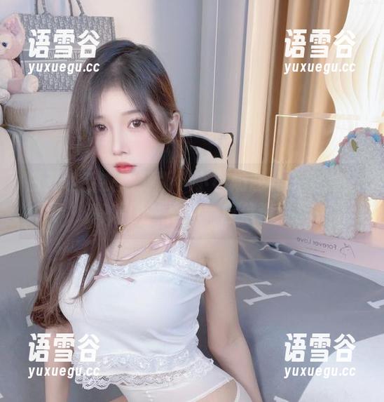 白开水毛衣定制版，小小奶瓶儿搭配发型，高清照片里的她自信满满！