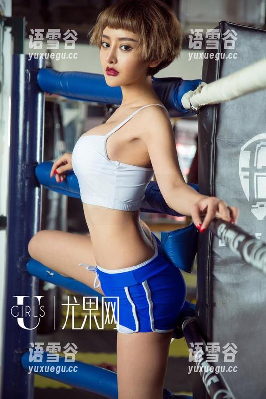 尤果网 - 最新独家！栗子笔下的修女，好像沉浸在思考中呢。