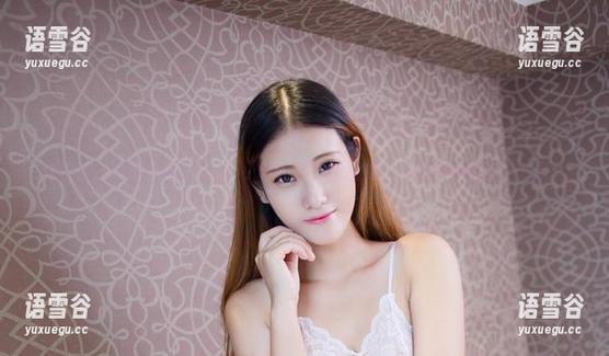 尤物馆 - 原图里的Seven小七，连衣裙摇曳，很好奇她会怎么分享。