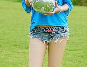 尤蜜荟 – 北鼻们听说娜依灵儿的美图又更新了，图集里的女孩分外动人哦！