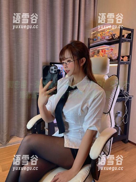 微密圈 - 张思允nice的蓝天假日：免费空姐套图，想飞就飞就问你敢不敢！