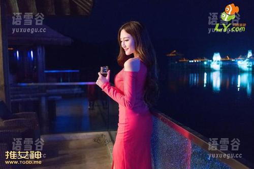 推女神 - 女神Elise百变秀必看，谭晓彤分享的作品集让快乐随时上线！