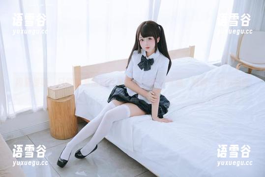 内普提斯，日奈娇私房图片里的那种慵懒气息，好像一杯冰咖啡。