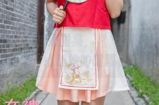 梦丝女神 – 村落图集，玥玥又来拿着这片风景分享，心想她的眼睛看到啥呢？