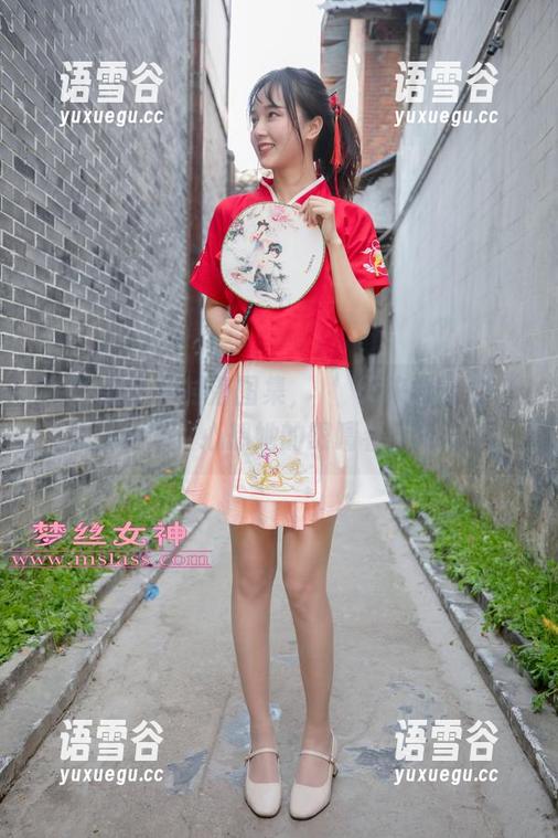 梦丝女神 - 村落图集，玥玥又来拿着这片风景分享，心想她的眼睛看到啥呢？