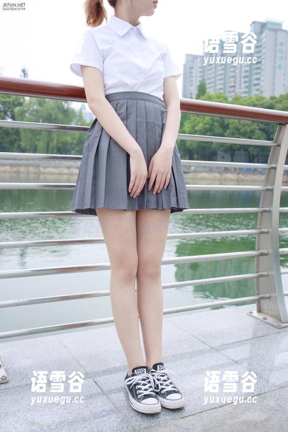 高清图册中，森萝财团的白丝运动少女简直是段子手的终极宝典！