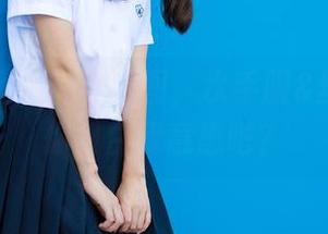 森萝财团的私拍原图，水手服&丝足……你明白我意思吧？