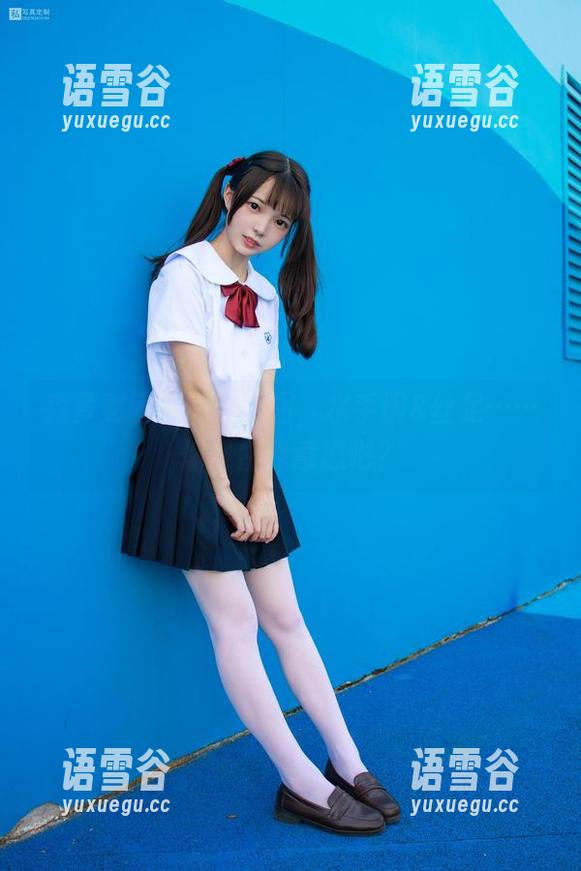 森萝财团的私拍原图，水手服&丝足……你明白我意思吧？