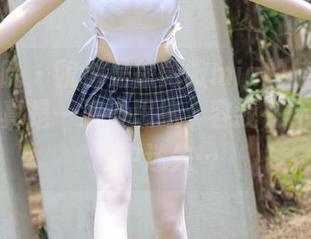 模范学院 – 貌似是徐微微mia的校服摄影，原图真是一波波思绪，容我在怀旧和切换中迷失…