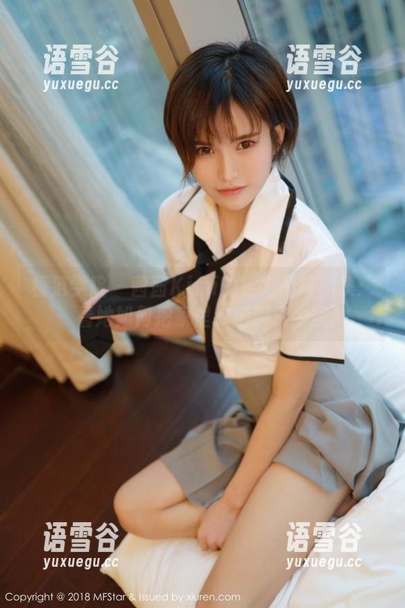 模范学院 - 茜茜Kimi的定制吊带图集：看她如何把家里衣柜翻了个股