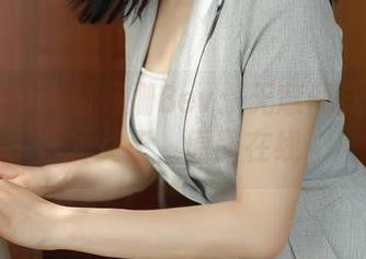 模范学院 – 郑颖姗Bev：无意间成了泳池的女王，原图在线