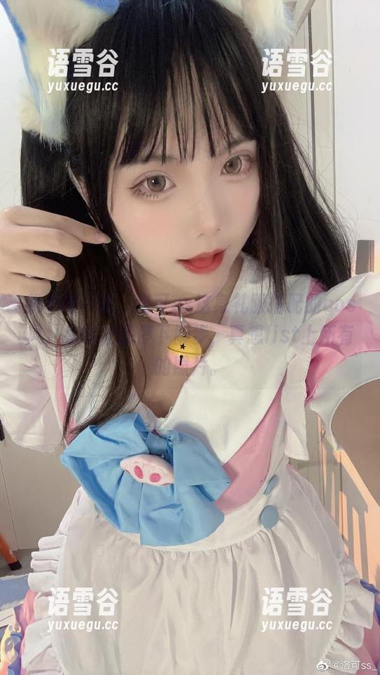 我不得不说，洛可ss这身礼服搭配的cos风，总能让我停下脚步，真想list上所有的照片。