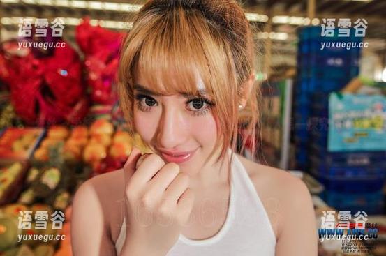 爱丝 - 学妹化身时尚icon，佳慧的最新套图让人想一探究竟！