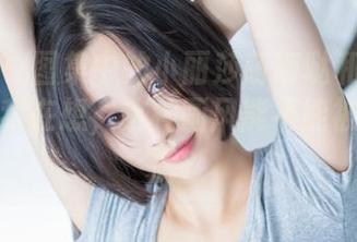 爱蜜社 – 图集中的小丽莎萌萌哒和她的水手服：我在想，这种画风能不能被好好理解？